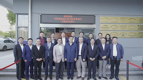 十二届全国政协副主席马培华一行人与k8凯发国际领导合影